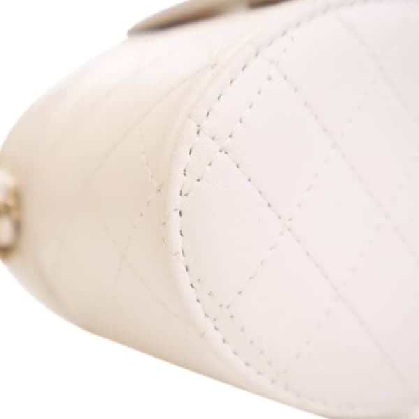 Pre-owned Chanel Mini Quilted Lambskin CC Allure Vanity Case White