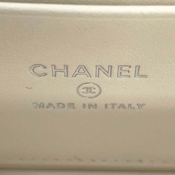 Pre-owned Chanel CC Quilted Lambskin Chain Top Handle Vanity Bag White