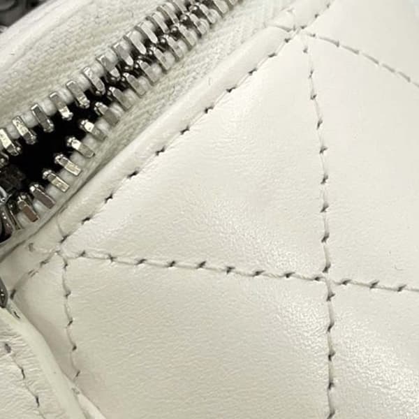 Pre-owned Chanel CC Quilted Lambskin Chain Top Handle Vanity Bag White