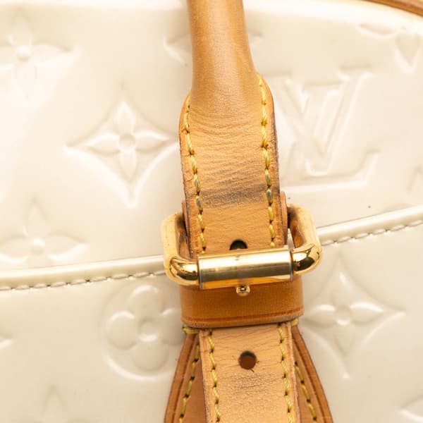 Pre-owned Louis Vuitton Monogram Vernis Summit Drive White