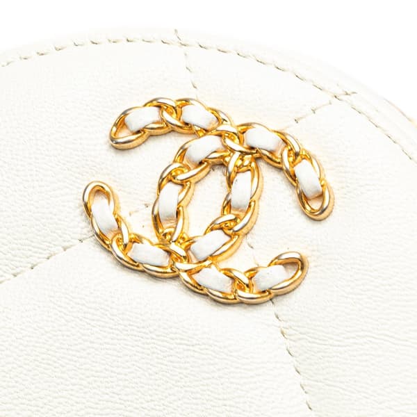 Pre-owned Chanel Lambskin 19 Round Clutch with Chain White