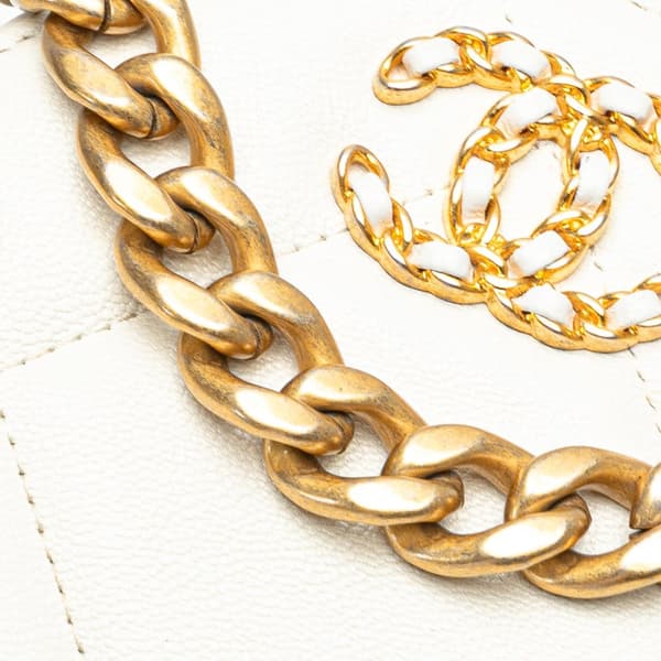 Pre-owned Chanel Lambskin 19 Round Clutch with Chain White