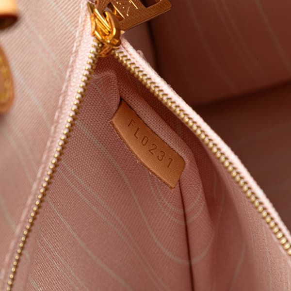 Pre-owned Louis Vuitton Monogram Giant By The Pool Okinawa OnTheGo GM Pink