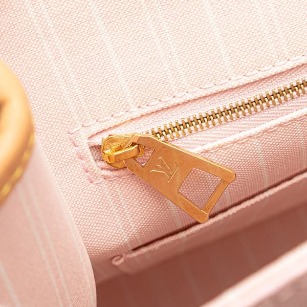 Pre-owned Louis Vuitton Monogram Giant By The Pool Okinawa OnTheGo GM Pink