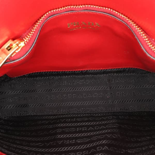 Pre-owned Prada Saffiano Lux Embleme Satchel Red