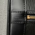 Miniatyrbild 5 av 10: Pre-owned Louis Vuitton Epi Alma PM Black