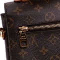 Miniatyrbild 7 av 10: Pre-owned Louis Vuitton Monogram Pochette Metis Brown