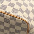 Miniatyrbild 8 av 10: Pre-owned Louis Vuitton Damier Azur Saleya PM White