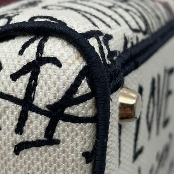 Pre-owned Dior Medium Canvas DiorAmour Graffiti Lady D Lite White