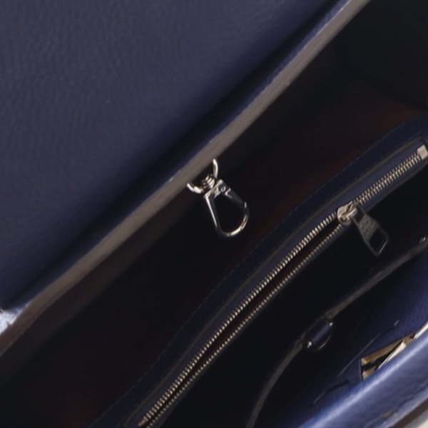 Pre-owned Louis Vuitton Taurillon Capucines MM Blue