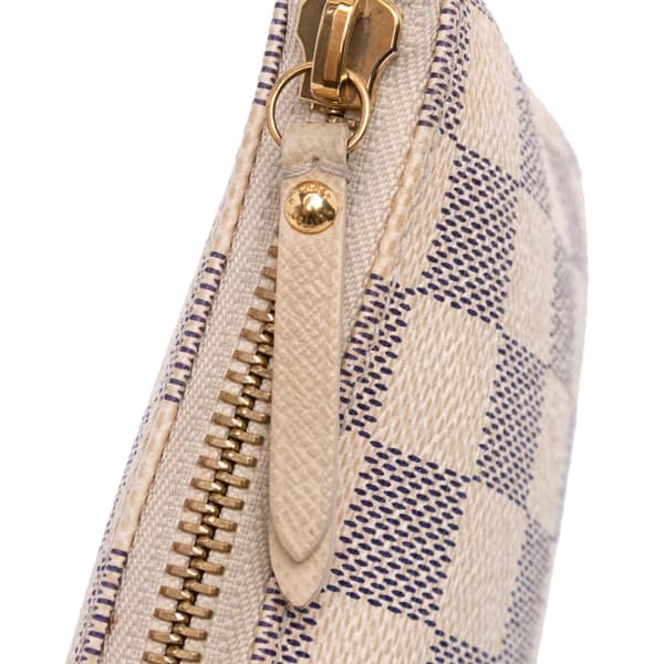 Pre-owned Louis Vuitton Damier Azur Trunks Labels Pochette Milla MM White