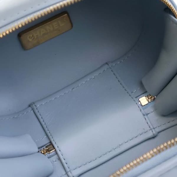 Pre-owned Chanel Quilted Lambskin CC Bubble Vanity Case With Chain Blue