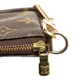 Miniatyrbilde 7 av 10: Pre-owned Louis Vuitton Monogram Mini Pochette Accessoires Brown
