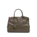 Miniatyrbilde 1 av 10: Pre-owned Prada Medium Saffiano Lux Galleria Double Zip Green