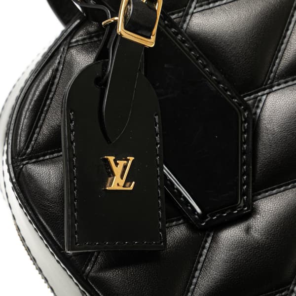 Pre-owned Louis Vuitton Quilted Lambskin Malletage Dora PM Black