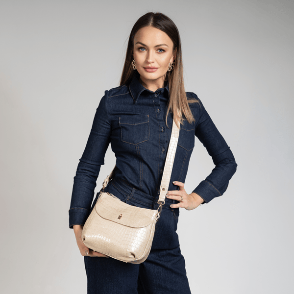 MELISSA - Beige lakkanahkainen krokotiililaukku