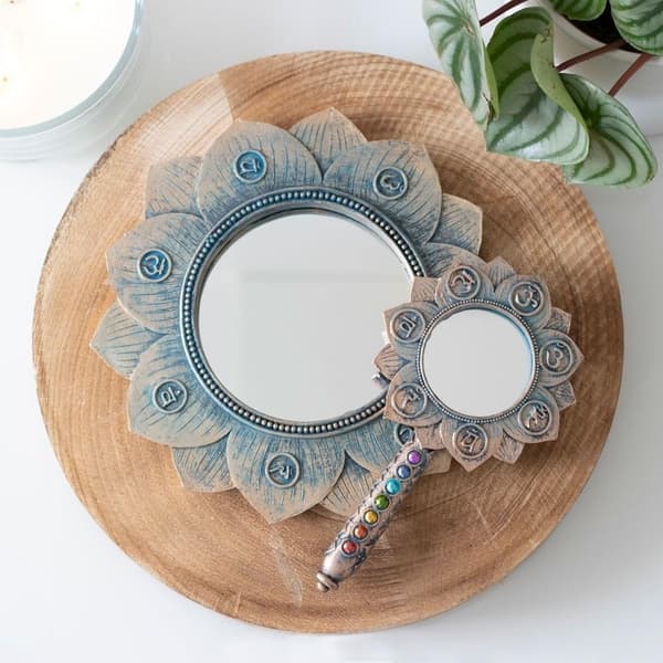 SJU Chakra Handspegel I Lotus Blommaform m Vintage Effekt