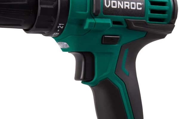 VONROC Bore-/skruemaskine 20V | Inkl. 2x 2.0Ah akku og oplader