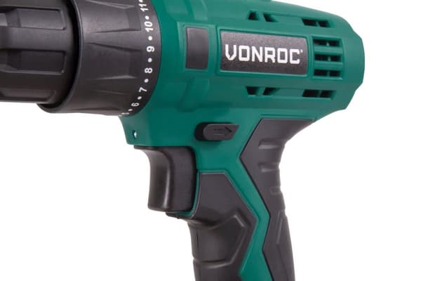VONROC Bore-/skruemaskine 12V | Inkl. 2x akku og oplader | Inkl. 46 dele tilbehør