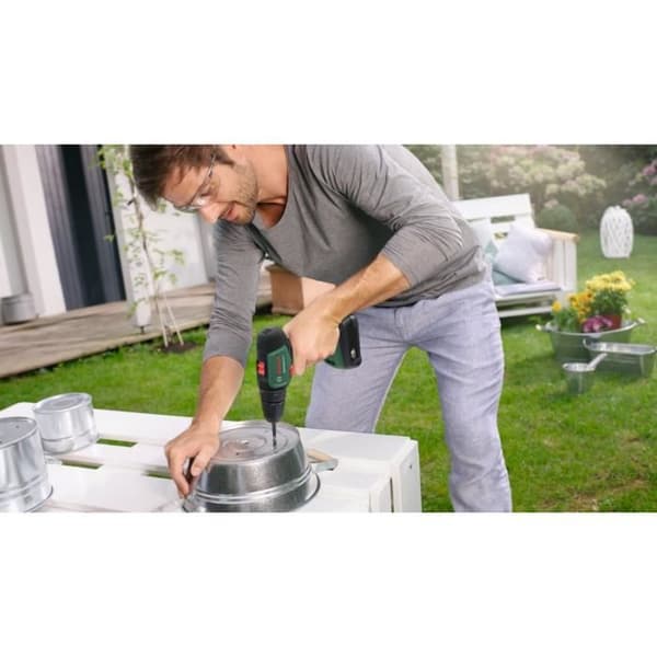 Bosch UniversalDrill 18 V sladdlös borrskruvdragare (1 batteri 1,5Ah box)