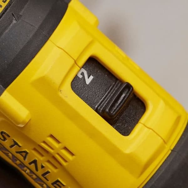 60 Nm borstlös borrskruvdragare - Litium 18V - 2 batterier 2Ah - STANLEY FATMAX V20 - SFMCD710D2K-QW