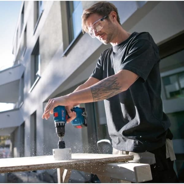 Bosch professionell GSR 18V-borrmaskin + 2 batterier 2,0Ah + laddare + 82 delar, i L-fodral