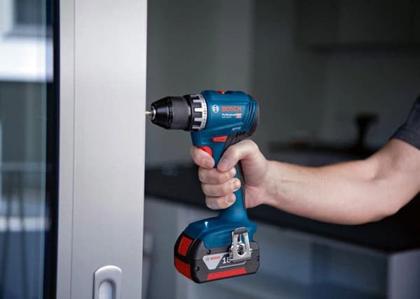 Bosch Professional GSR 18V-45 sladdlös borrskruvmejsel 06019K3203 18 V 2,0 Ah Li-Ion + 2 batterier