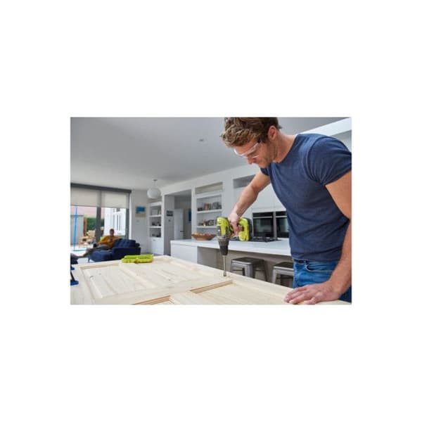 RYOBI One+ 18V borrskruvdragare - 1 4,0 Ah batteri - 1 1,5 Ah batteri - 1 laddare - 1 tillbehörslåda - R18DD3-2415BSA31