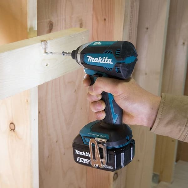 Sladdlös skruvmejsel - Makita - DTD153Z - Ultrakompakt - 170Nm vridmoment - LED-arbetslampa