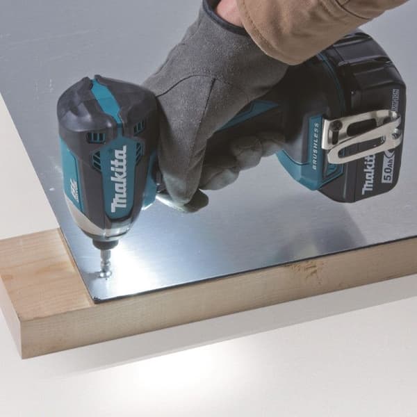 Sladdlös skruvmejsel - Makita - DTD153Z - Ultrakompakt - 170Nm vridmoment - LED-arbetslampa