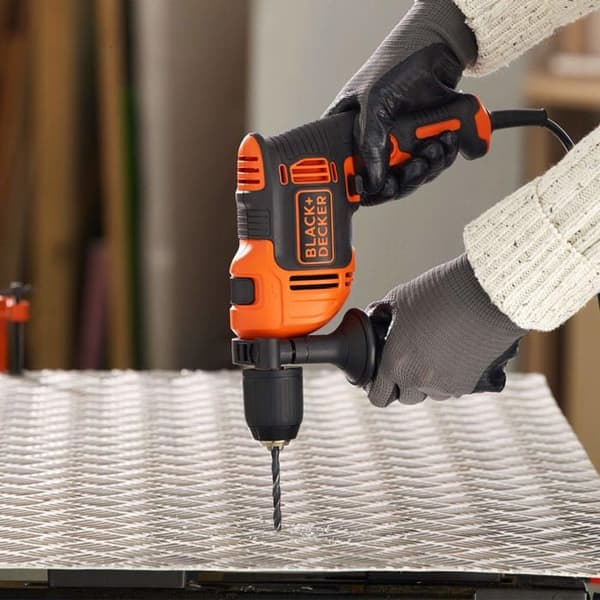 BLACK+DECKER 710W slagborr med sladd (Levereras i förvaringsväska + 32 tillbehör) - BEH710SA32-QS