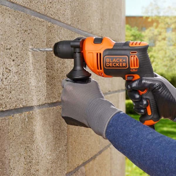 BLACK+DECKER 710W slagborr med sladd (Levereras i förvaringsväska + 32 tillbehör) - BEH710SA32-QS