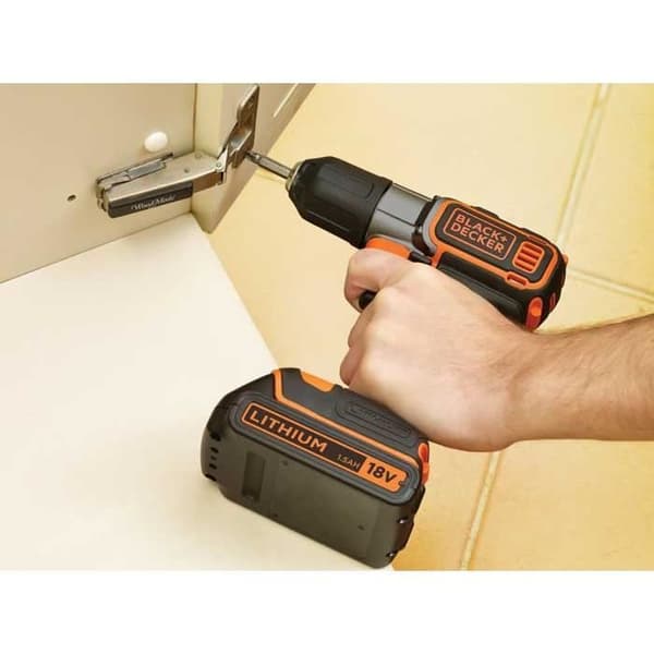 BLACK &amp; DECKER ASD18KB – 18V Li-ion Autosense sladdlös borrmaskin 2 batterier