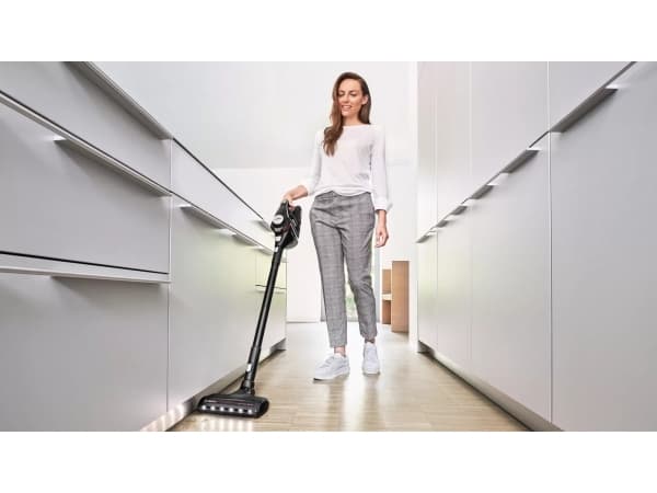 Bosch Serie 8 BCS82MAT14, Kuiva, 78 dB, Pussiton, Musta, 0,4 L, Akku