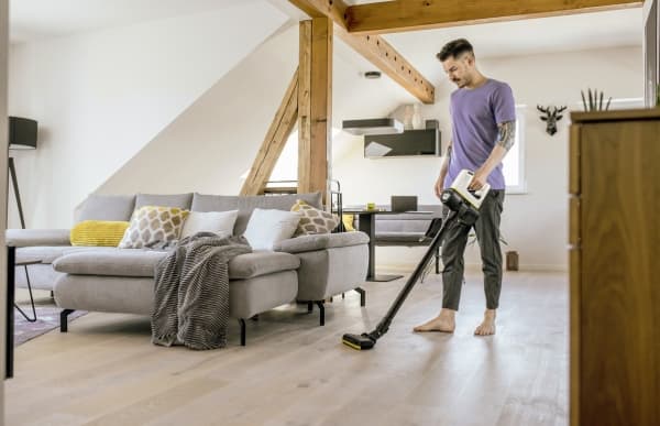 Karcherin pystysuora pölynimuri VC 4
