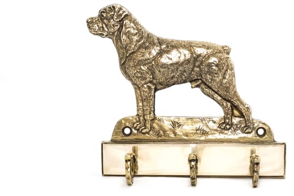 Rottweiler - nøgleophæng med hund, messingholder til hundetilbehør, elegant halludsmykning af Art-Dog