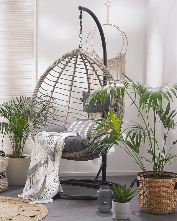 Hængestol grå rattan Hængegynge sort metalstel boho stil