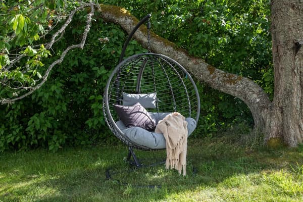 FURNLUX HÄNGSTOL FÖR UTOMHUSBRUK BACOLOD MÖRKGRÅ & SVART 134CM