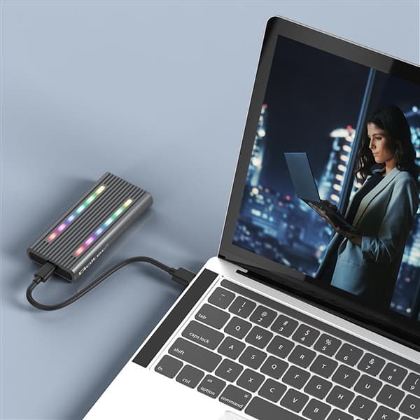 Qoltec 52272-kabinet til M.2 SSD-drev | SATA | NVMe | RGB LED | USB-C | 4TB
