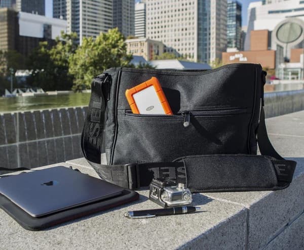 LACIE RUGGED 1TB USB-C USB3.0 Dråbe-, knusnings- og regnbestandig til terrænbrug orange