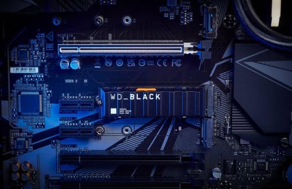 WD_BLACK SN850X NVMe SSD med kylfläns 2TB Retail NVMe / PCIe Gen4 / 7300MB/s (WDBB9H0020BNC-WRSN)