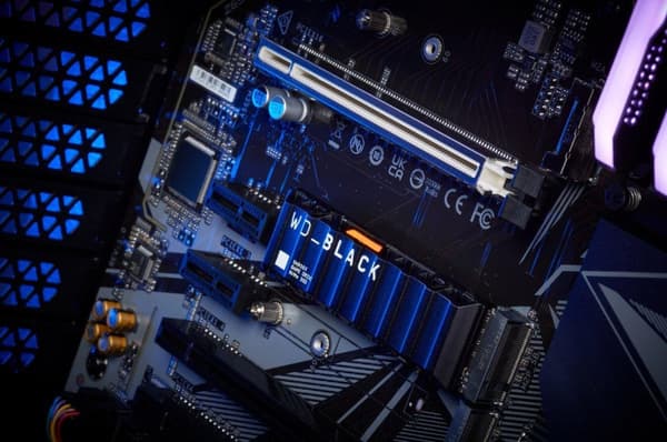 WD_BLACK SN850X NVMe SSD med kylfläns 2TB Retail NVMe / PCIe Gen4 / 7300MB/s (WDBB9H0020BNC-WRSN)