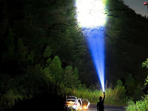 Taskulamppu / Taktinen LED-lamppu – Ladattava microUSB