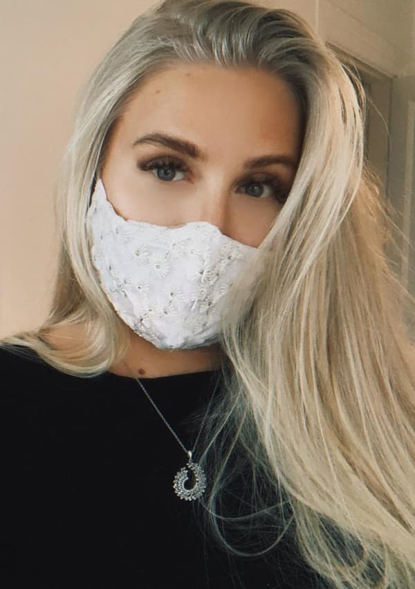 Broderet blomsterstofmaske i bomuld og mesh