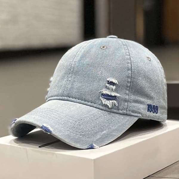 INF Klassisk blå denim baseballkasket med broderet design
