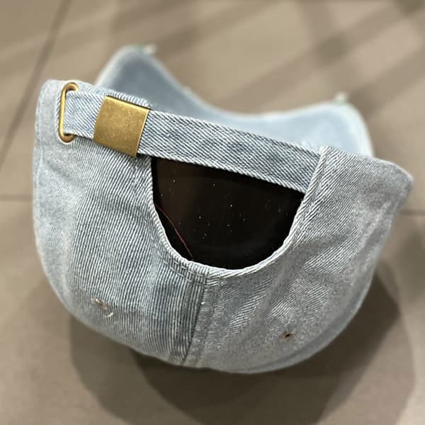 INF Klassisk blå denim baseballkasket med broderet design