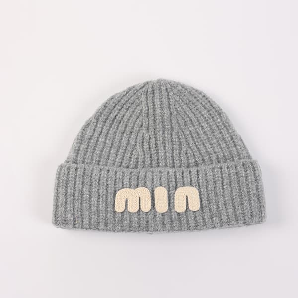 INF Strikket beanie hue