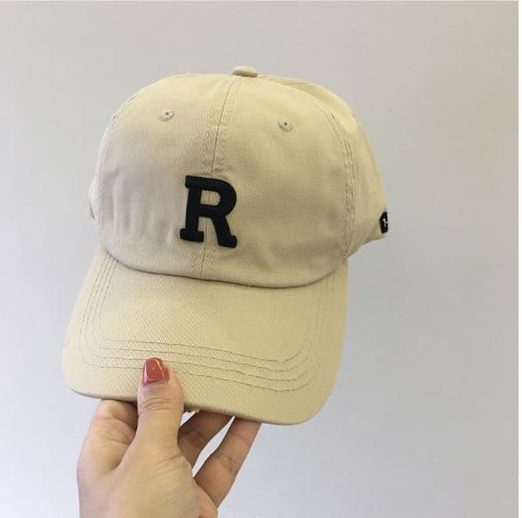 INF Snygg basebollkeps med "R" för vår/sommar