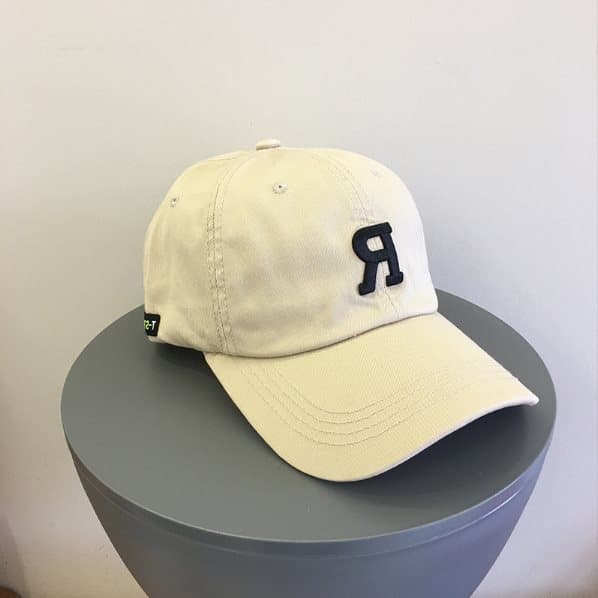 INF Snygg basebollkeps med "R" för vår/sommar