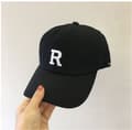 Miniatyrbild 3 av 4: INF Snygg basebollkeps med "R" för vår/sommar